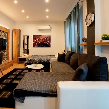 Alexander Golden View